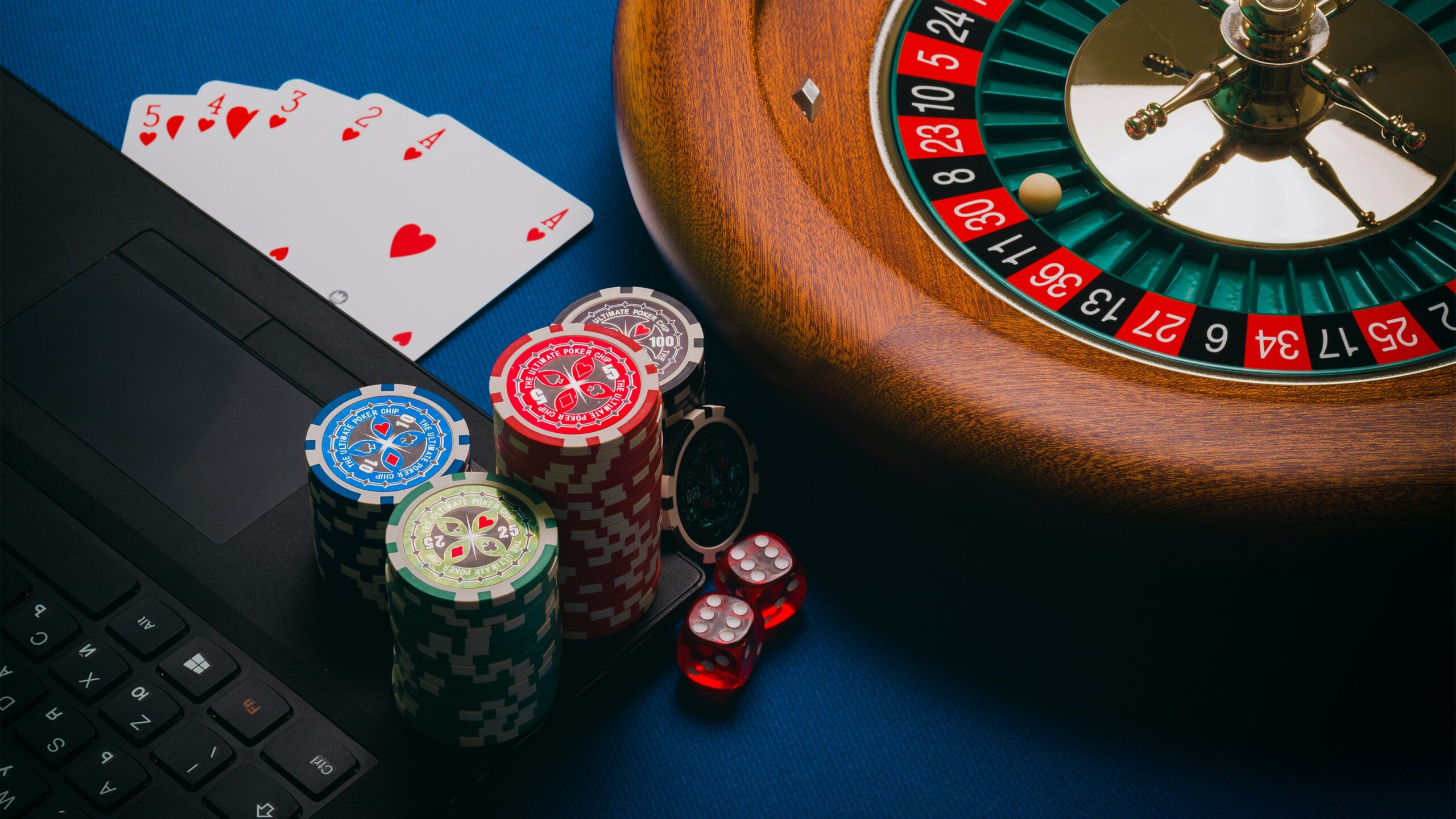 online-gambling-representation-poker-chips-cards-and-roulette-table